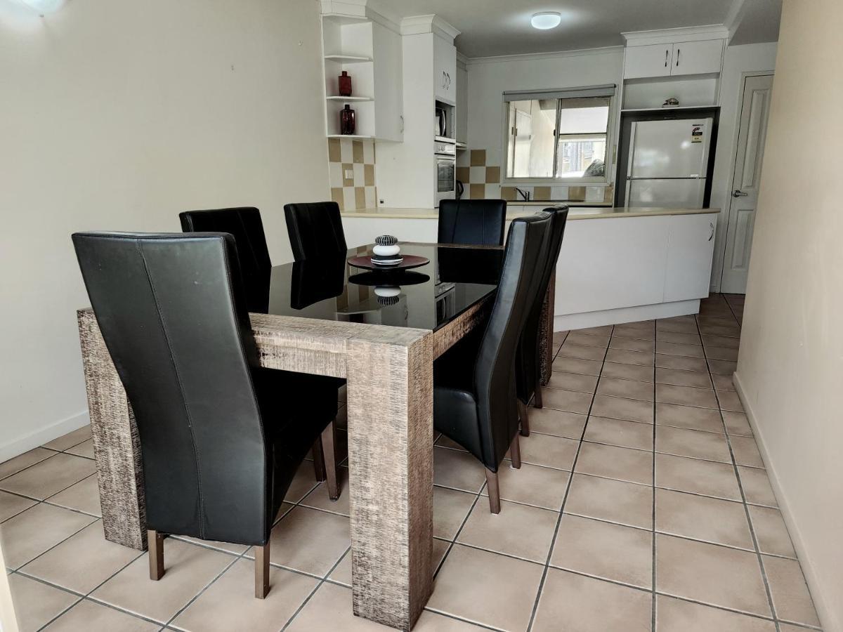 La Villa At Beach Court Airlie Beach Esterno foto