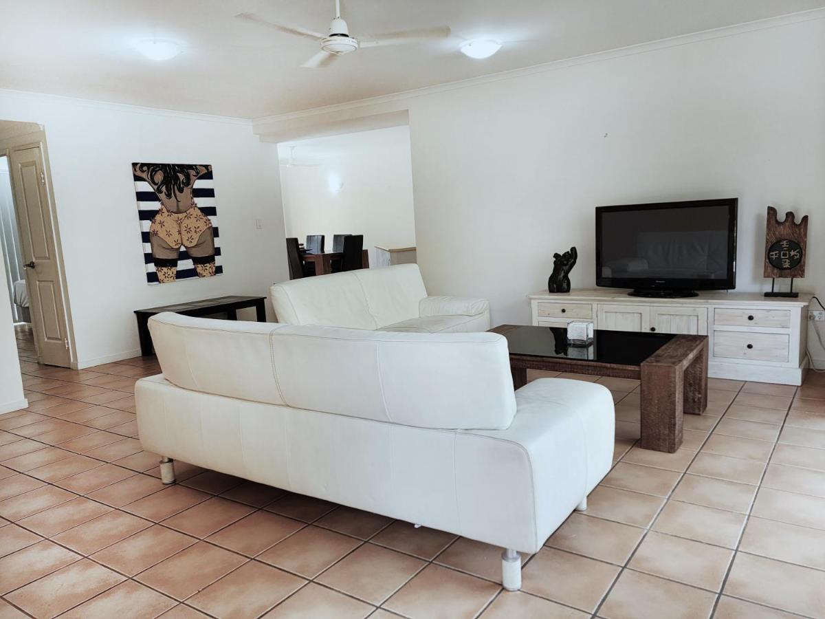 La Villa At Beach Court Airlie Beach Esterno foto