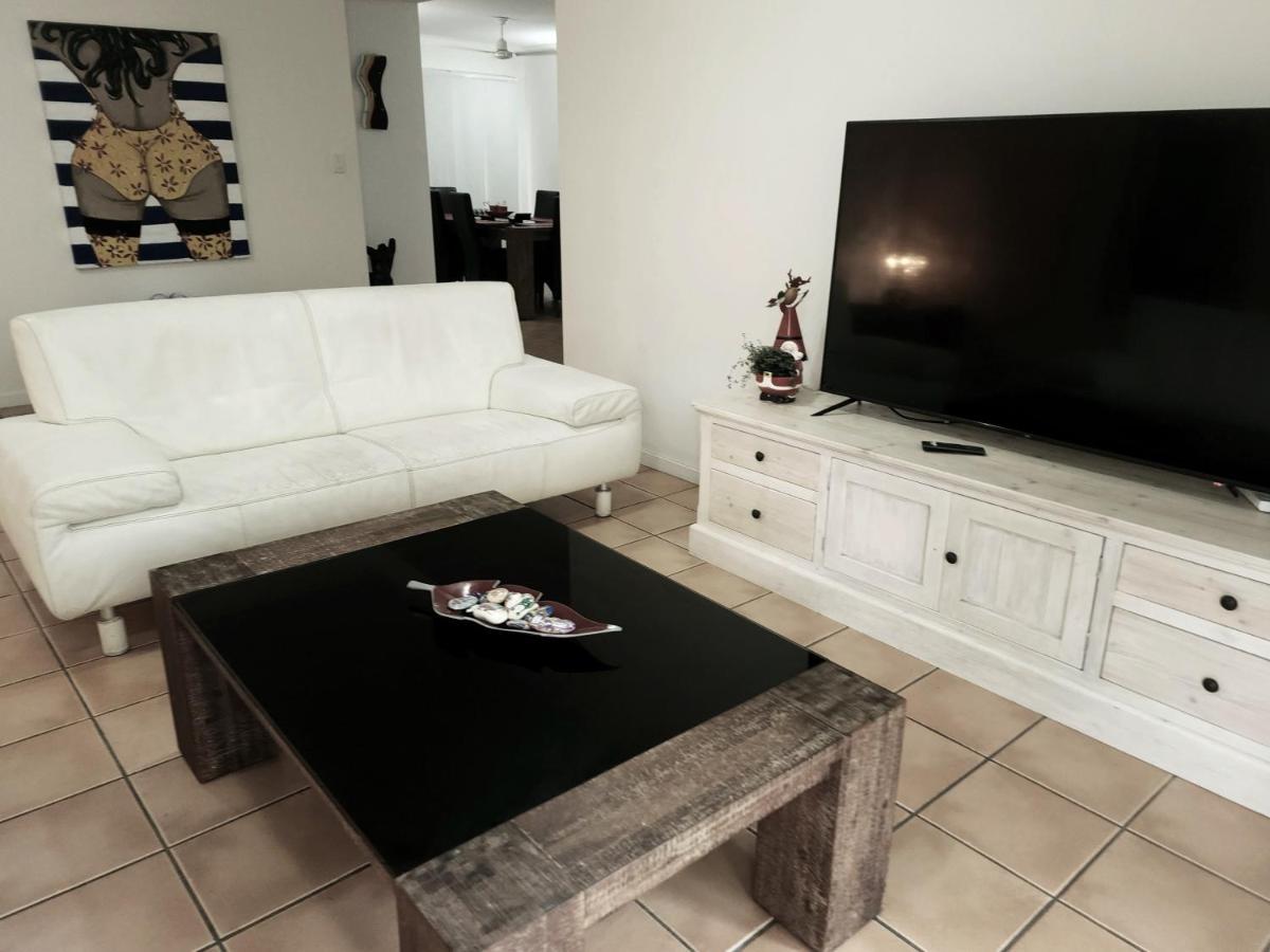 La Villa At Beach Court Airlie Beach Esterno foto