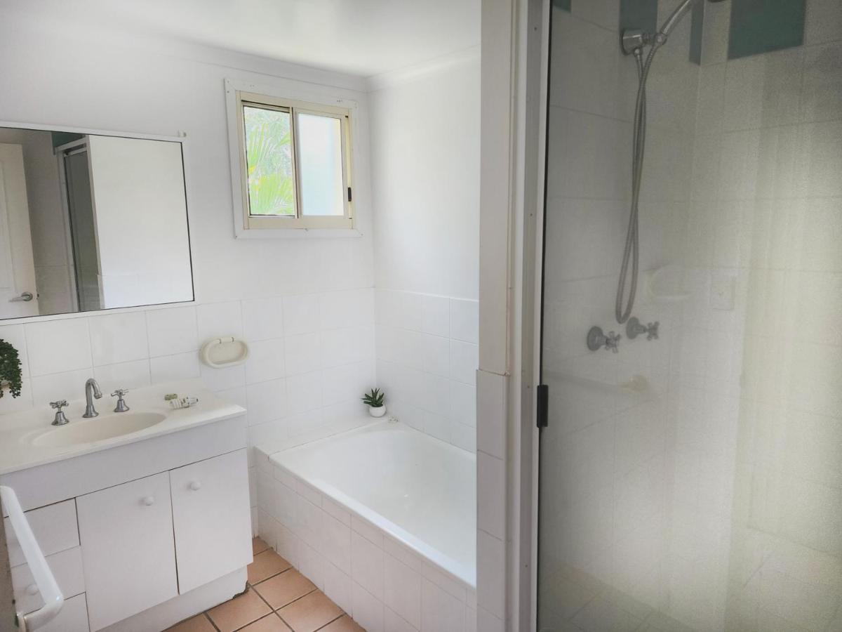 La Villa At Beach Court Airlie Beach Esterno foto