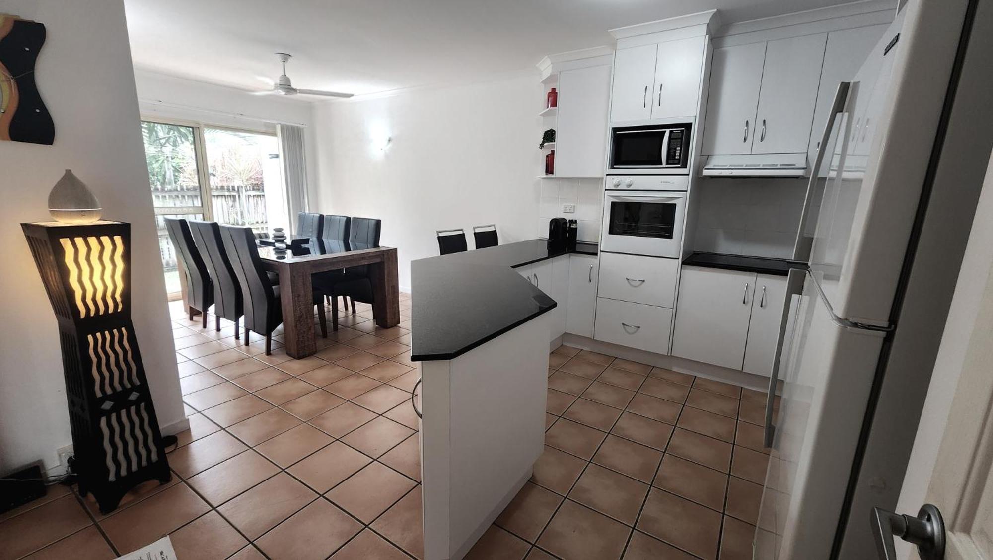 La Villa At Beach Court Airlie Beach Esterno foto